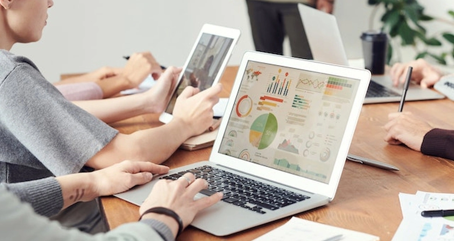 Professional business data analysis training session